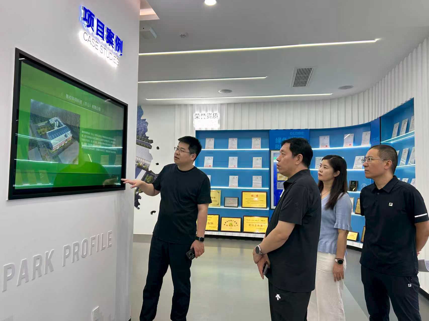 1755853530063.jpg 魯控科技主要負(fù)責(zé)人介紹項目案例.jpg